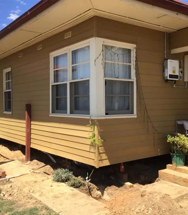 Weatherboard home re-levelled on new stumps – underpinning and reblocking in Anglesea